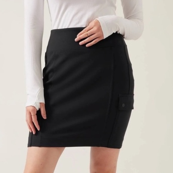 Athleta Dresses & Skirts - Athleta Delancey Black Cargo Skirt
